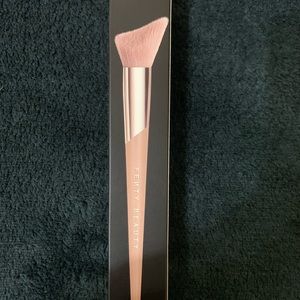 Fenty beauty makeup brush